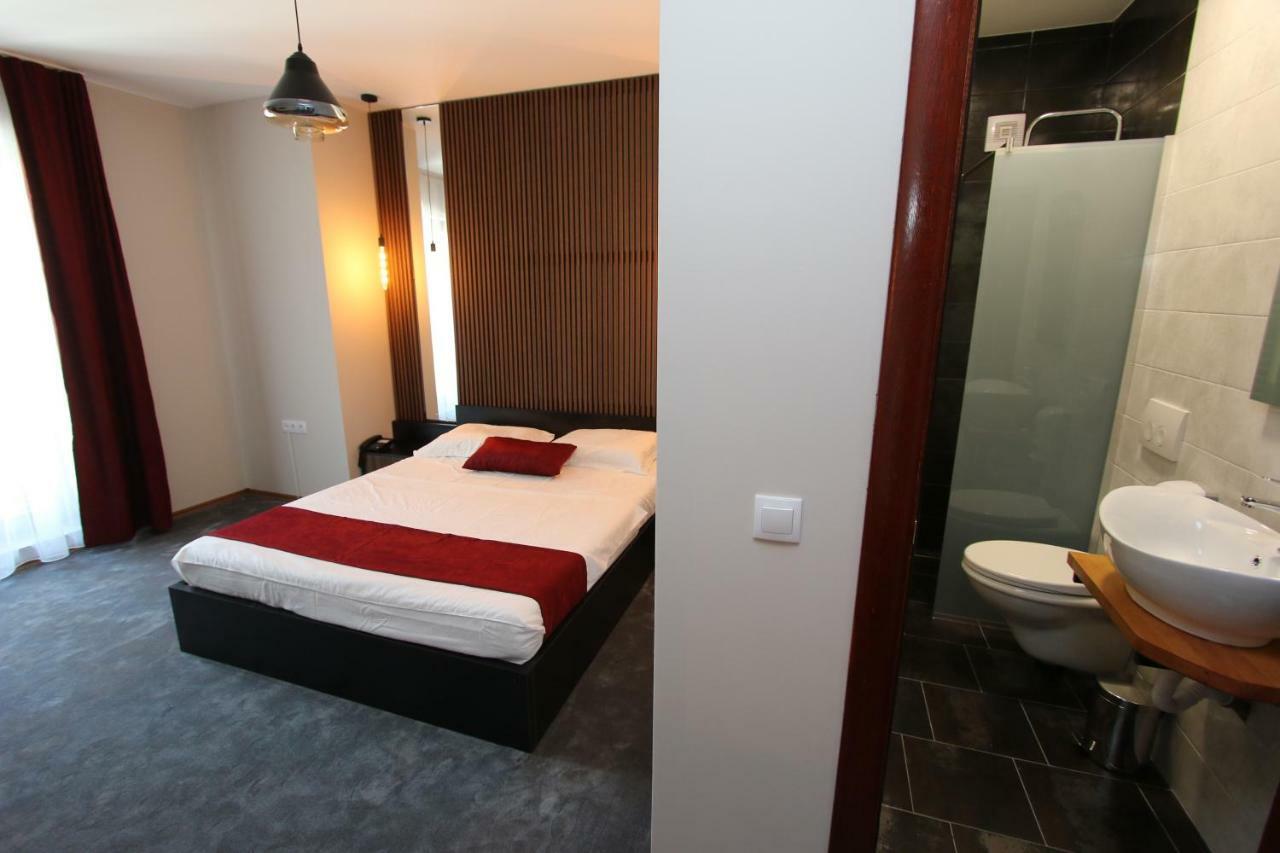 Prior Hotel Prizren Exterior foto