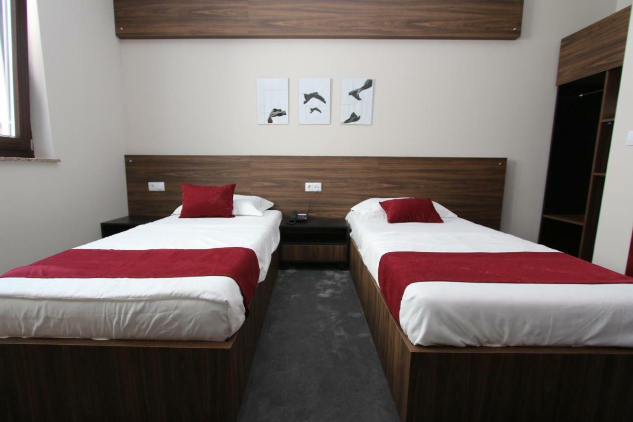 Prior Hotel Prizren Exterior foto
